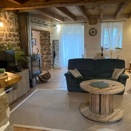 La Maisonnée Auvergnate Hébergement de vacances *